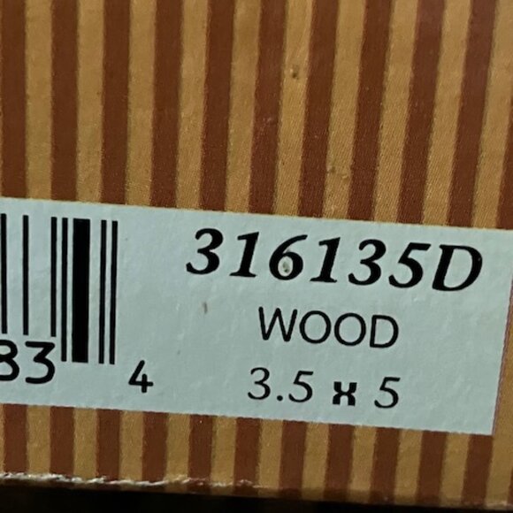 13 " x 11" Distressed Wood Frame - Picture 4 of 6